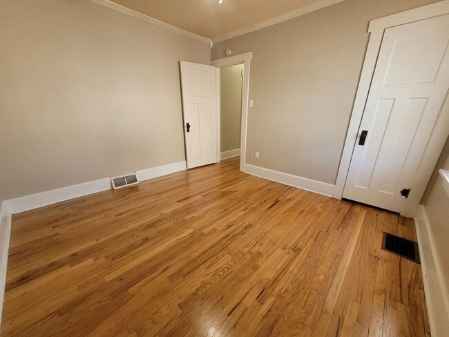 Building Photo - Two bedroom home, beautiful hardwood floors!