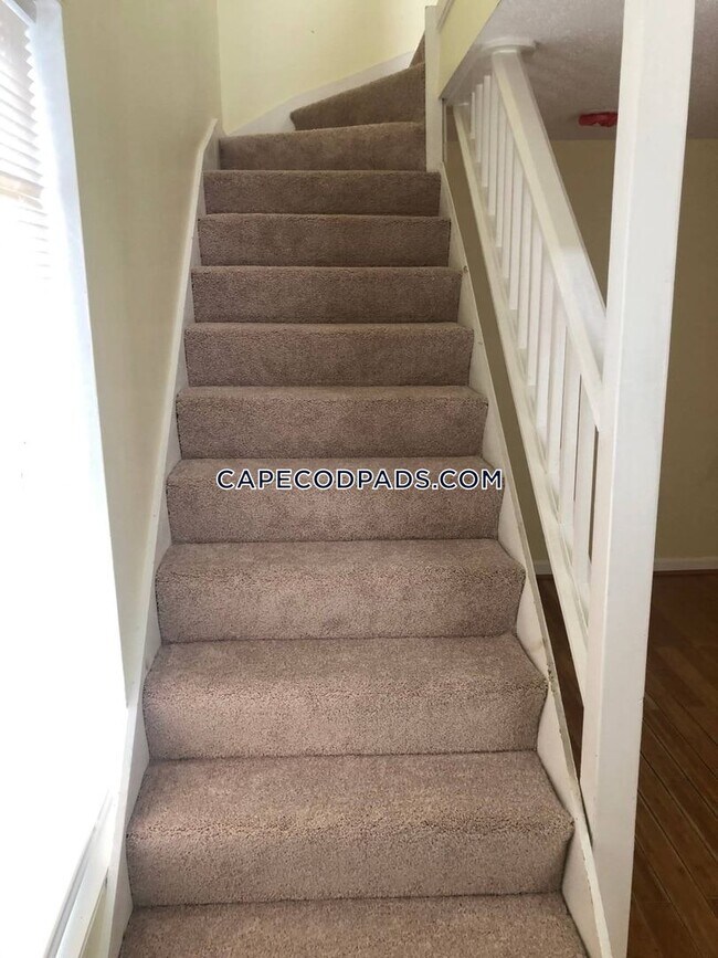 Building Photo - 357 Main St