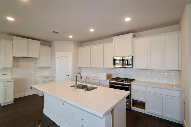 Building Photo - 3001 Mary Elizabeth Dr