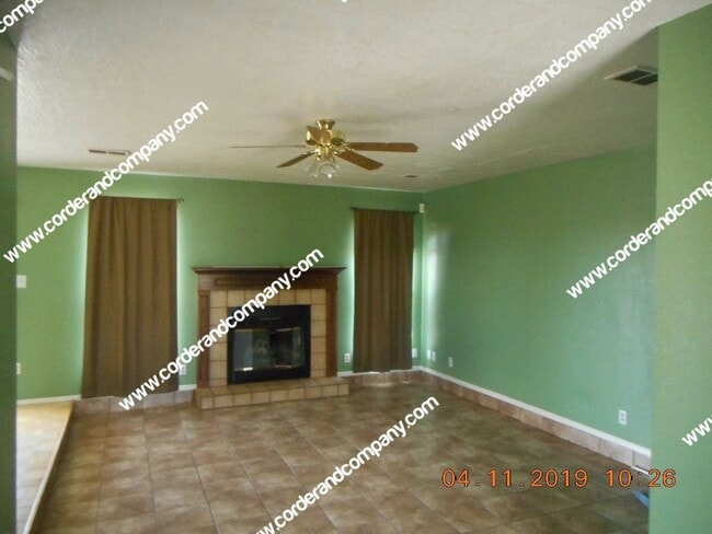 Building Photo - Nice 3 Bedrooms, 1 3/4 Bathroom, 2 Car Gar...