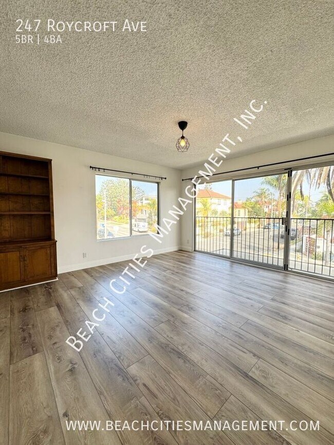 Building Photo - 247 Roycroft Ave