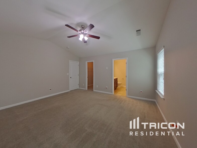 Building Photo - 5936 Sanders Farm Ln