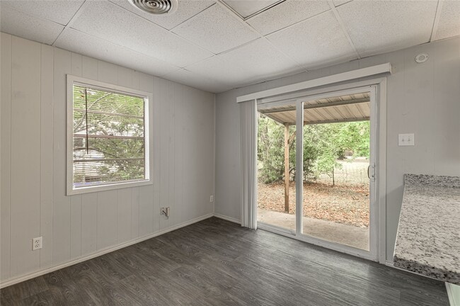 Building Photo - 299 Pine Harbor Dr