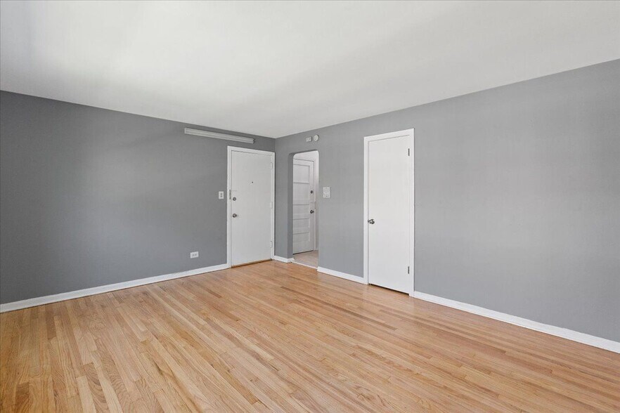 Building Photo - 6705 N California Ave