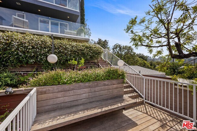 Building Photo - 7191 Pacific View Dr