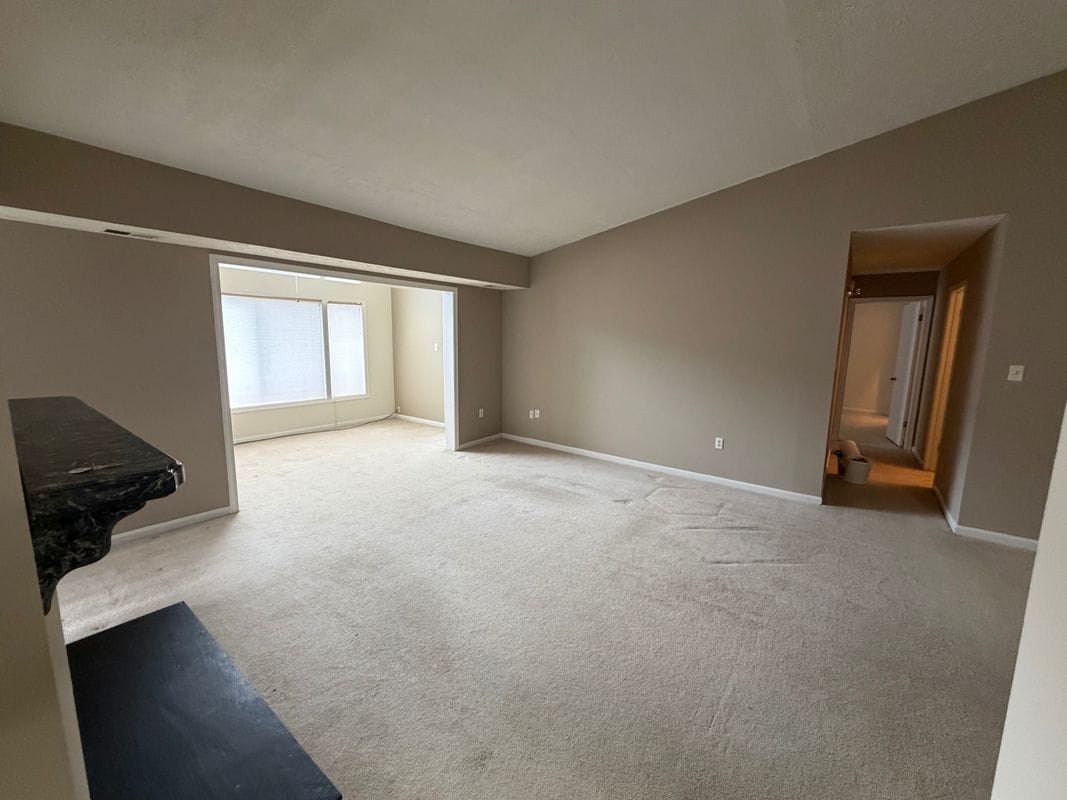 Building Photo - 916 Windbrooke Dr