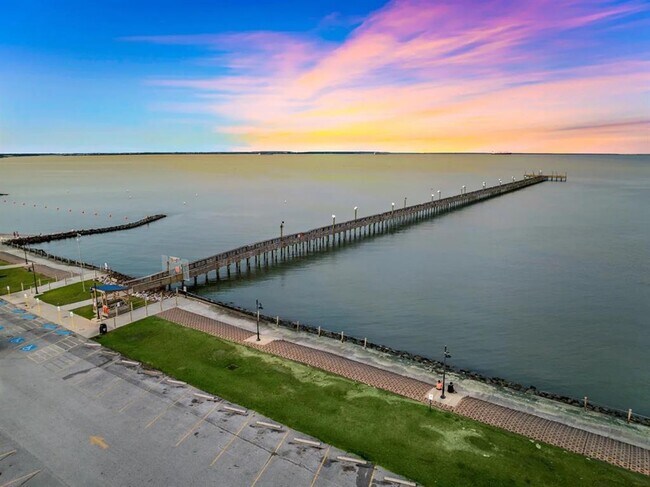 Building Photo - 714 Lee St