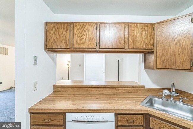 Building Photo - 2407 Adams Ct