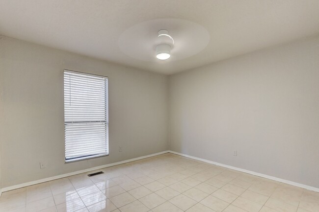 Building Photo - 3 bed 2 bath home in Oklahoma City, Ok