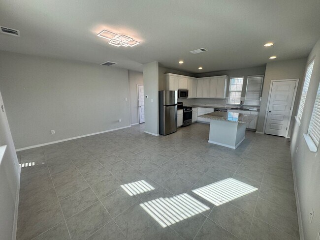 Building Photo - New & Modern Beach Like Home - 2/2.5 - Cas...