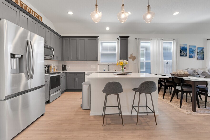 Building Photo - 4733 Whaler