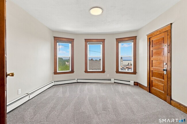 Building Photo - 126 Booth St