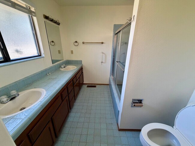 Building Photo - Lovely home in Marina available March 16, 2026!