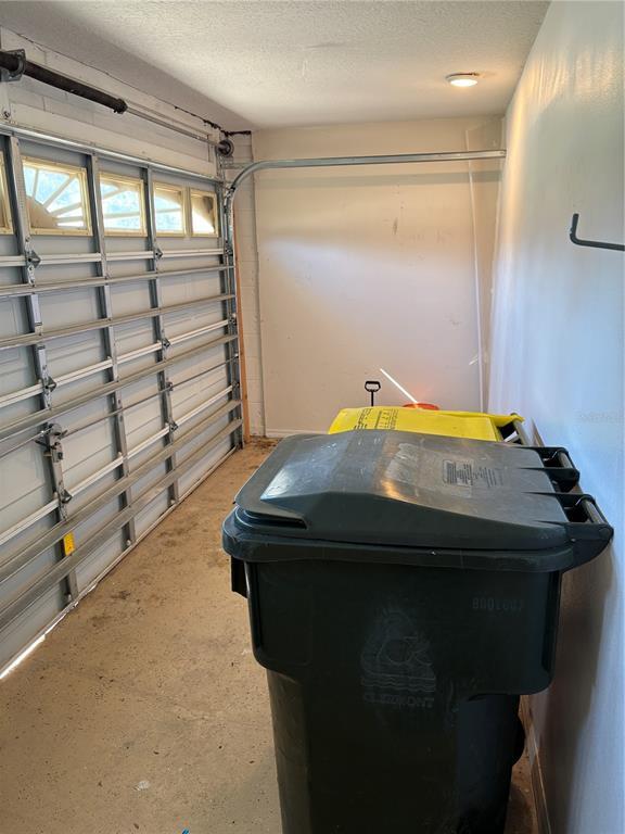 Building Photo - 1326 Hillview Dr