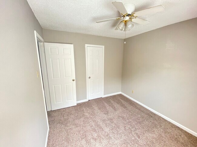 Building Photo - 5541 Oak Branch Cir - Available Now!