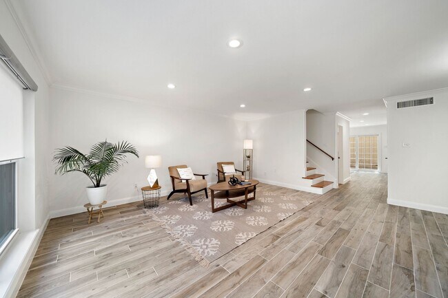 Building Photo - 6434 Burgoyne Rd