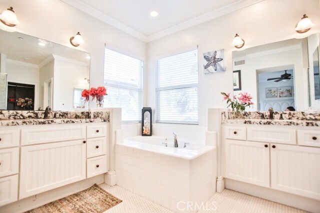 Building Photo - 5326 Charlotta Dr