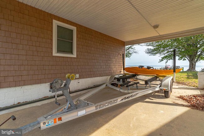 Building Photo - 627 Popes Creek Ave