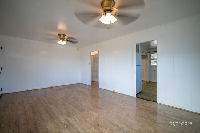 Building Photo - Charming Remodeled Duplex in Kaneohe - 2 B...