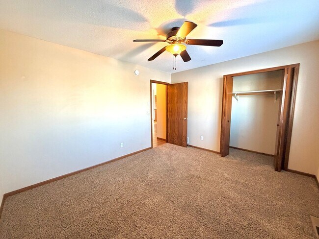 Building Photo - Beautiful 4bed 3bath Single Family Home In Sartell