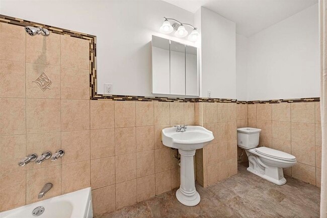 Building Photo - 242 Palisade Ave