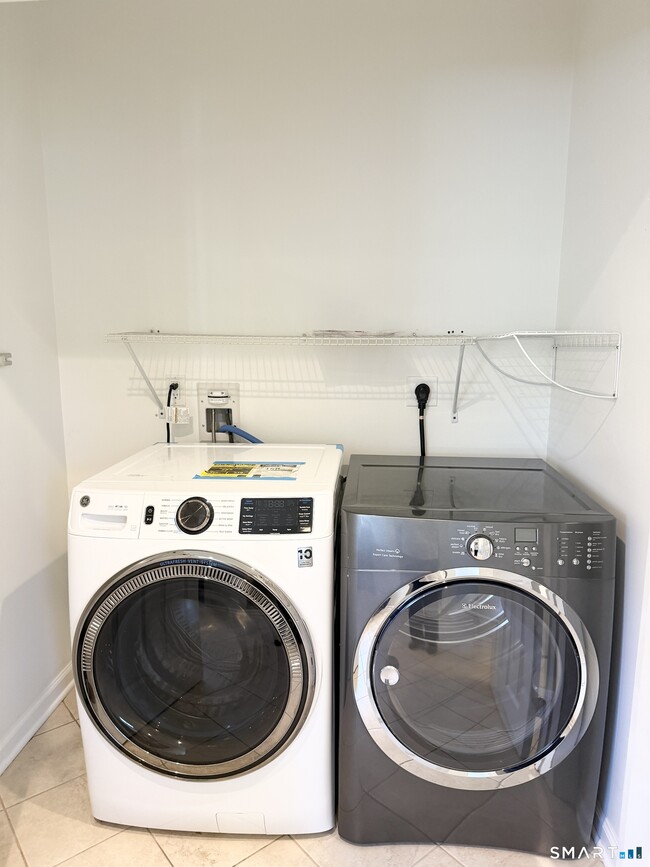 Building Photo - 103 Pond Hill Rd