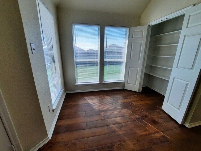 Building Photo - Available Now..   Absolutely Amazing property