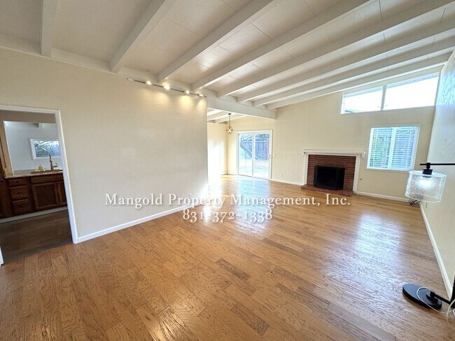 Building Photo - Beautiful 3-Bed, 2 Bath Mission Fields Home in Carmel-by-the-Sea with Modern Kitchen and Hardwood...