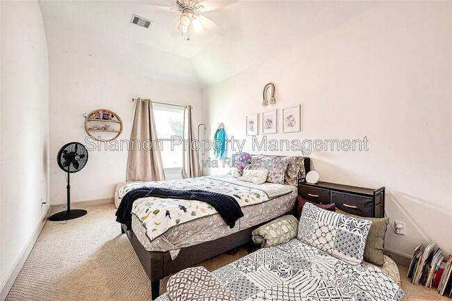 Building Photo - 5807 Kansas St