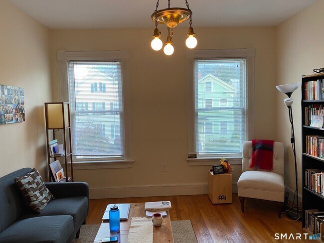 Building Photo - 118 Lawrence St