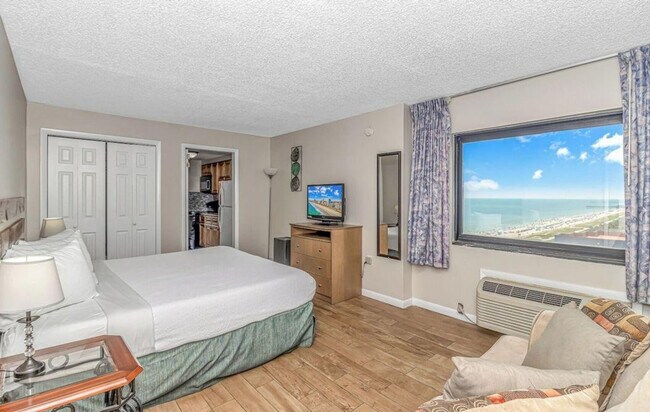 Building Photo - 2500b N Ocean Blvd