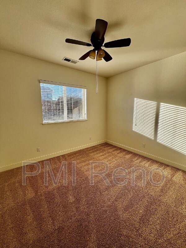 Building Photo - 1720 Oak Dr