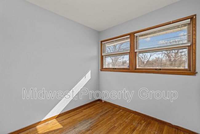 Building Photo - 405 Cameron Rd