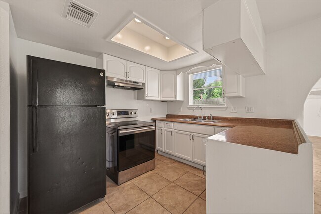 Building Photo - 6311 Tall Willow Dr