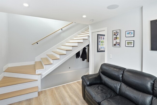 Building Photo - 253 Upper Mad River Rd