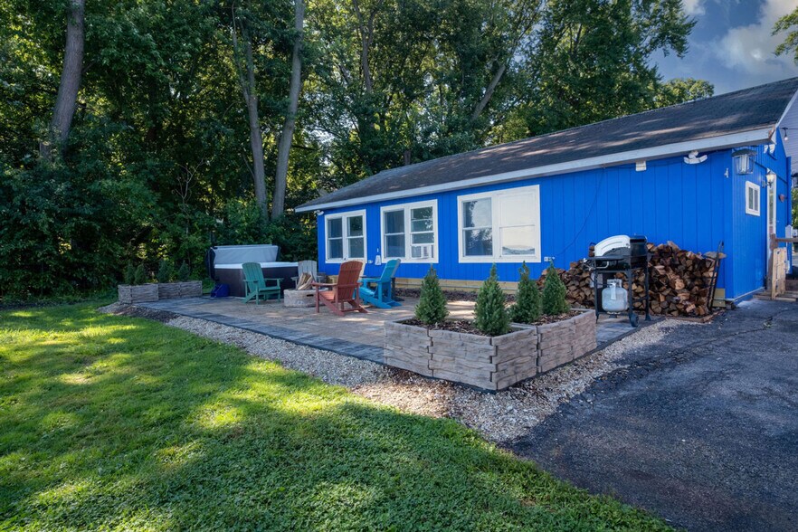 Building Photo - 39259 N Jackson Dr