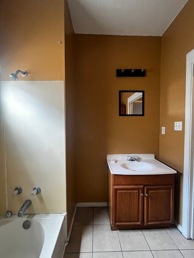 Building Photo - 2331 Saint Anthony St