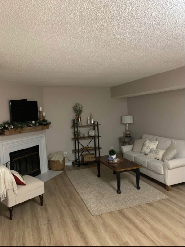 Building Photo - 8919 Cardinal Terrace