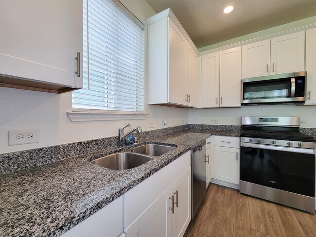 Building Photo - 16230 Dutton Clover Dr
