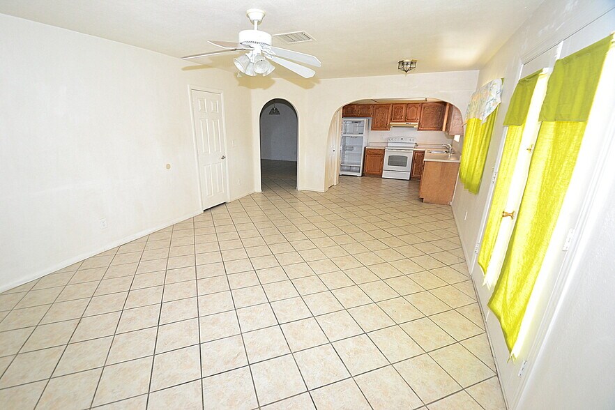 Building Photo - 6941 W Vermont Ave