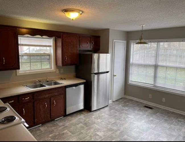 Building Photo - 440 Terrier Way
