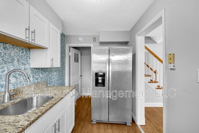 Building Photo - 4310 Roberton Ave