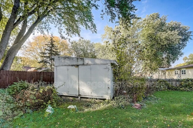 Building Photo - South Bird Street - 416