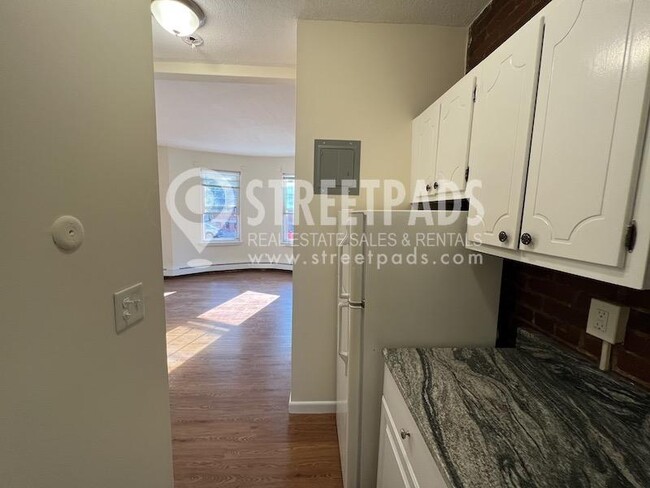 Building Photo - bedroom in Boston MA 02130