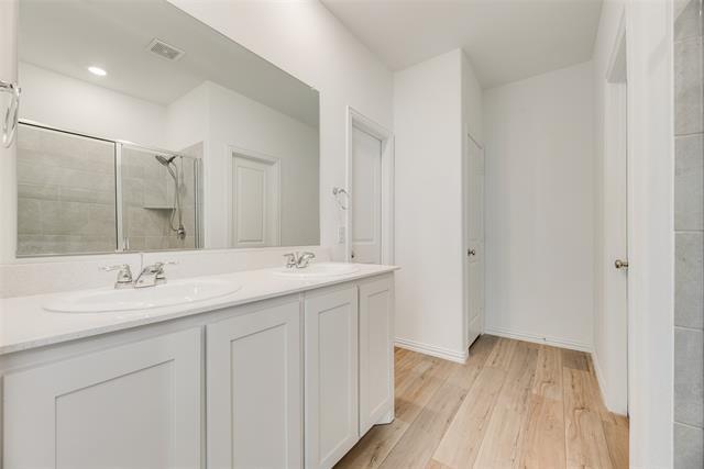 Building Photo - 3305 Appleton St