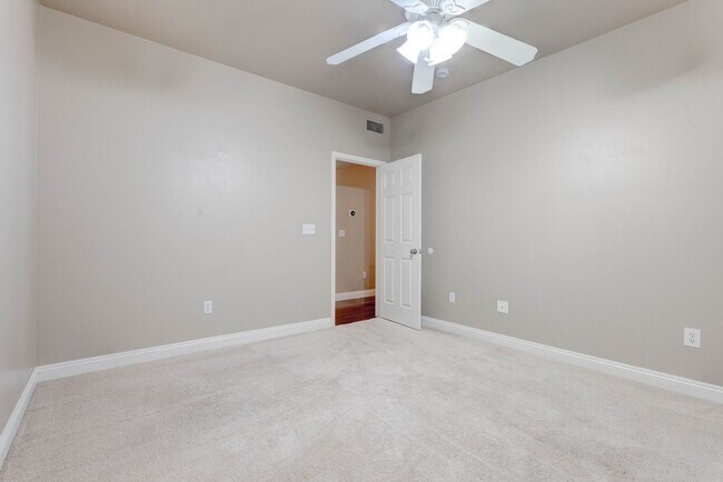 Building Photo - 10001 Crimson Palisades Pl