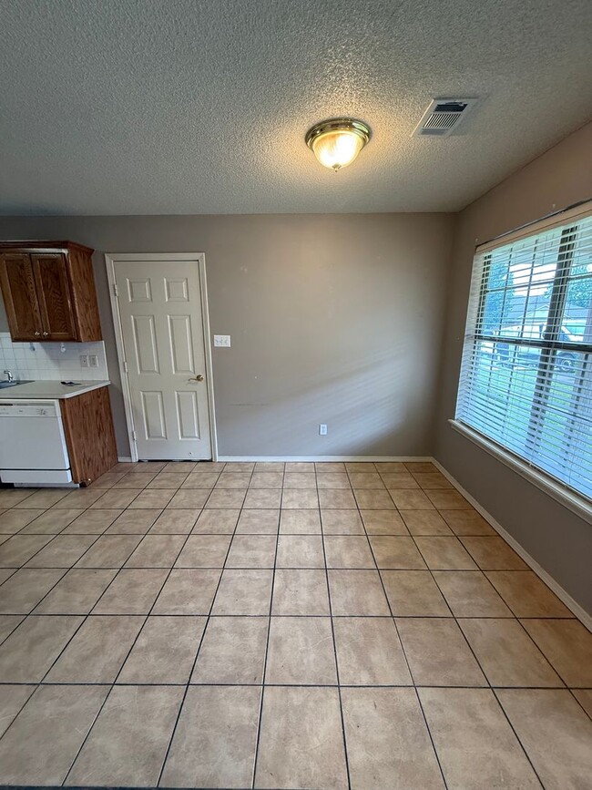 Building Photo - 1824 Wilder Ln