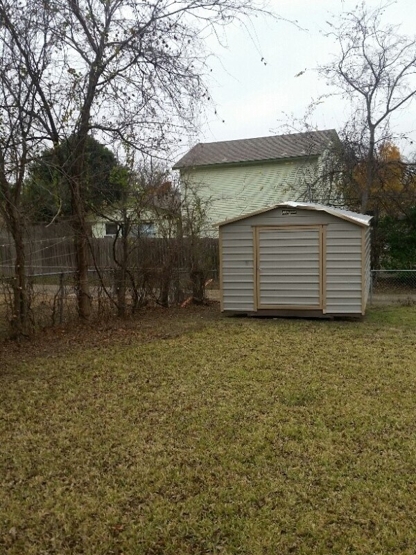 Building Photo - 4001 Salem Dr