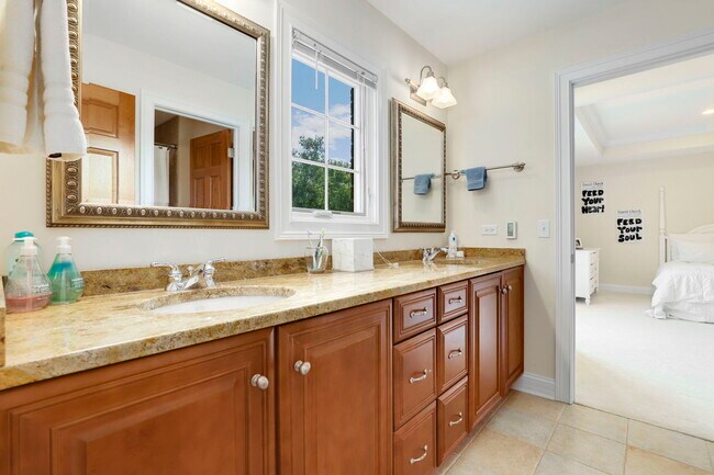 Building Photo - 126 Governors Ct