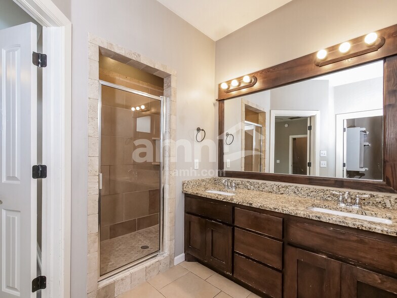 Building Photo - 8308 NW 139th Terrace
